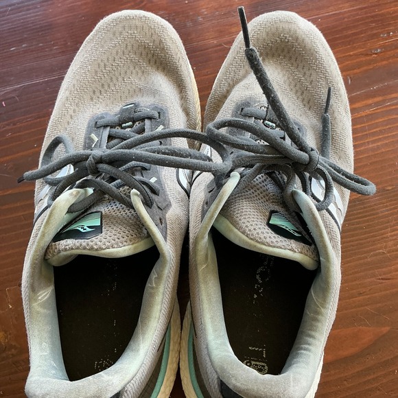 Saucony Triumph 19 Womens Shoes Size 11W Gray Running Walking Athletic Sneakers - Picture 13 of 14